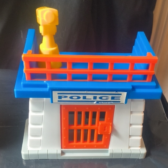 Police Station Playset with Blue and Orange Details - Picture 7 of 10